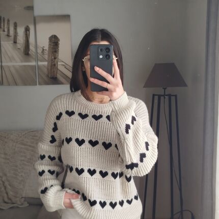 Pull chaud coeurs noirs