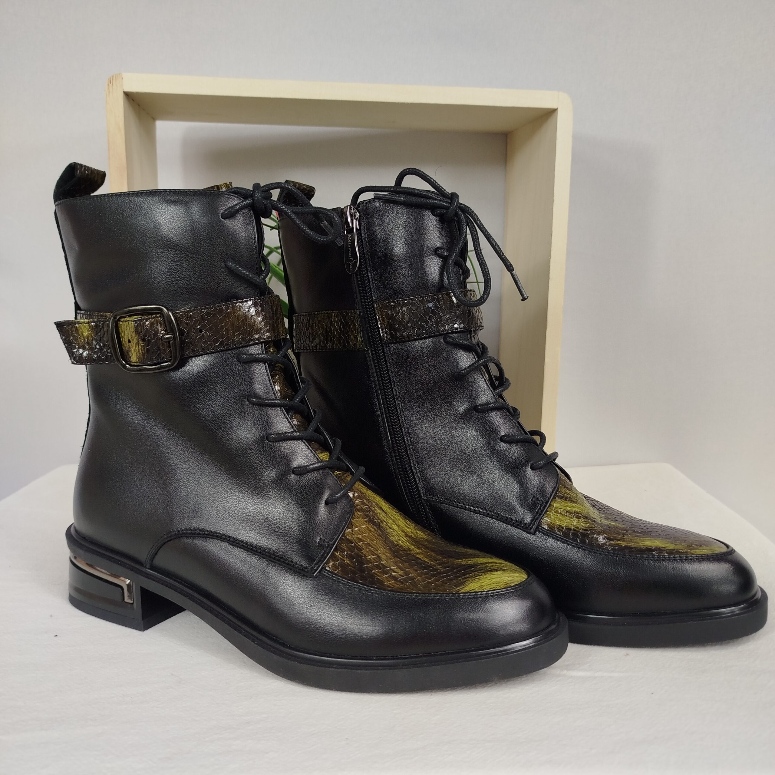 Bottes noires et anis Metamorf'Ose