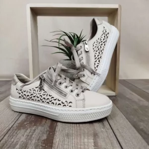 Basket beige à motifs perforés Rieker