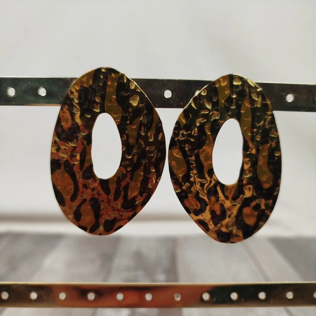 Boucles-dOreilles-Fauve-Dore-boutique-tendance-laragne-photo-principale.webp