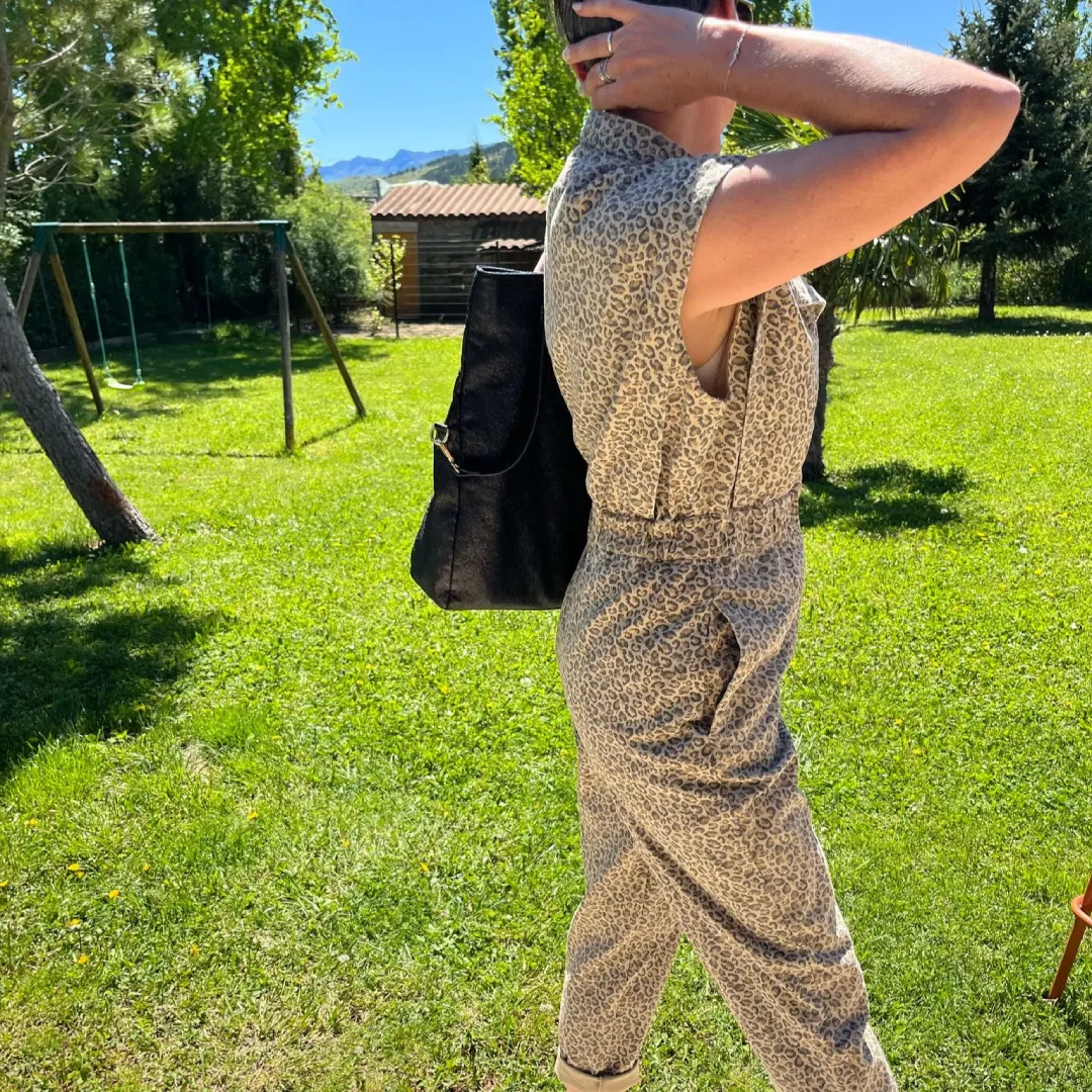 Combinaison-denim-imprime-leopard-boutique-tendance-laragne-vue-de-dos.webp