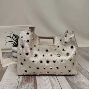 Sac à main doré métallisé avec œillets