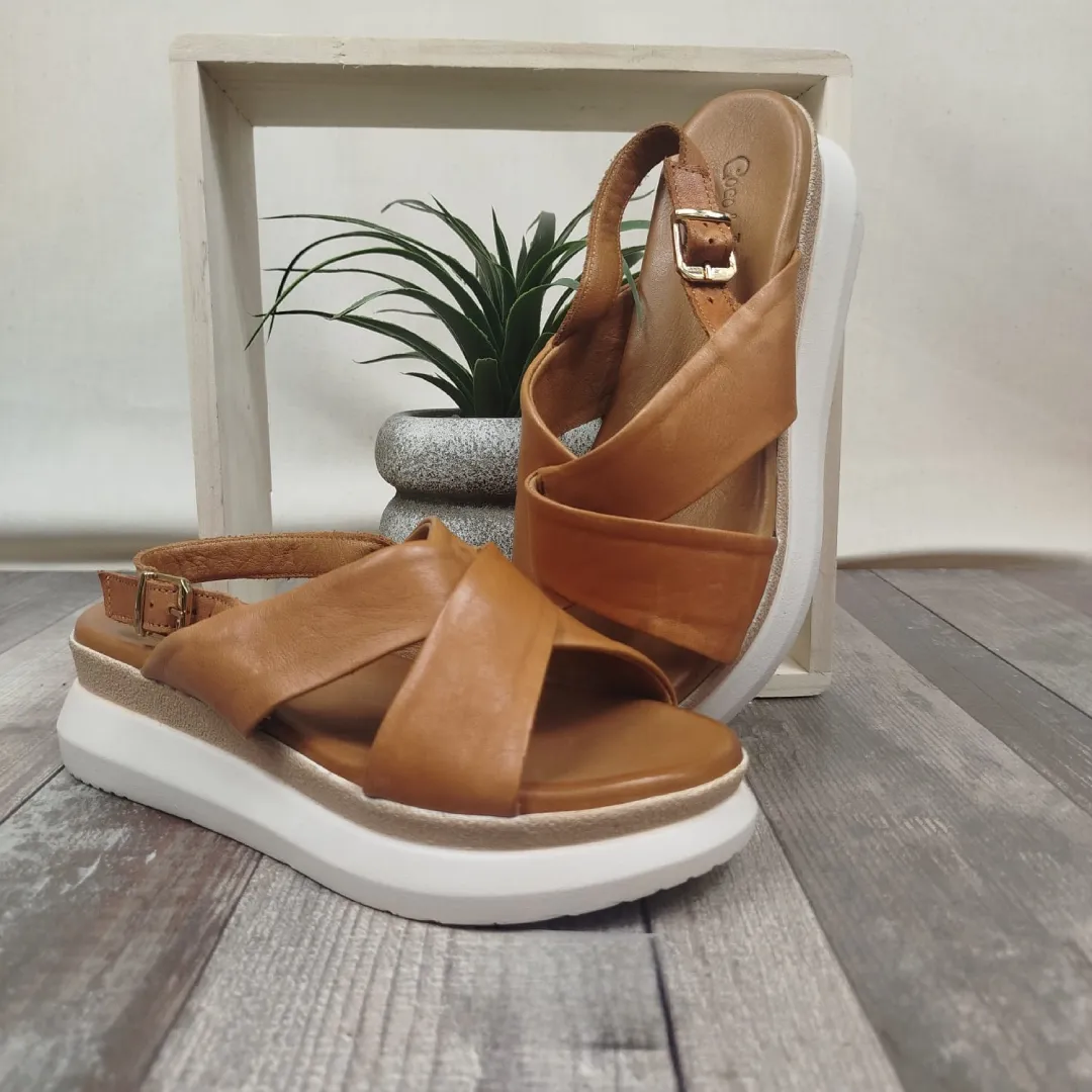 Sandales-cuir-camel-CocoAbricot-boutique-tendance-laragne-photo-principale.webp