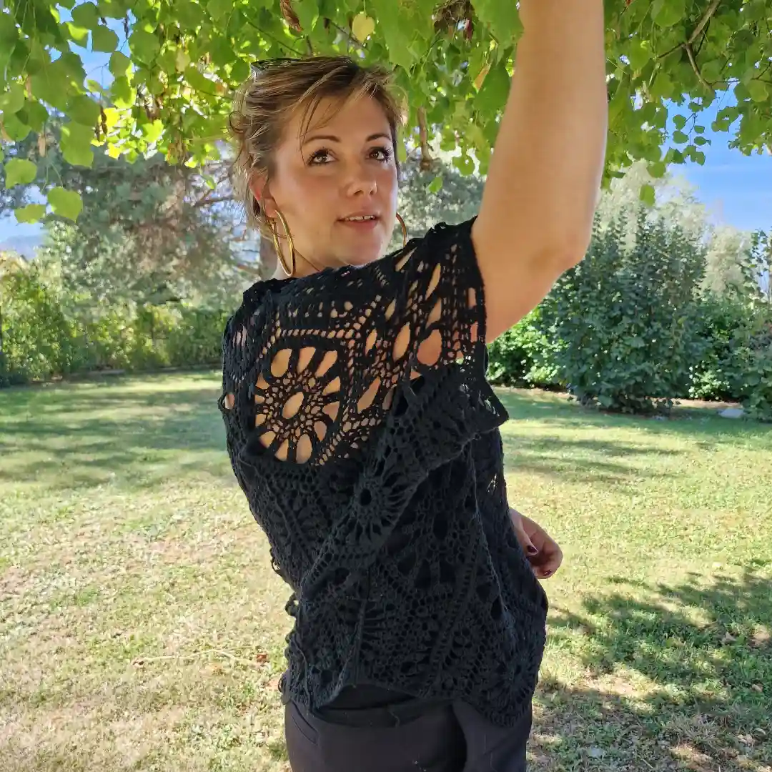 Pull Noir Broderie boutique tendance laragne photo profil
